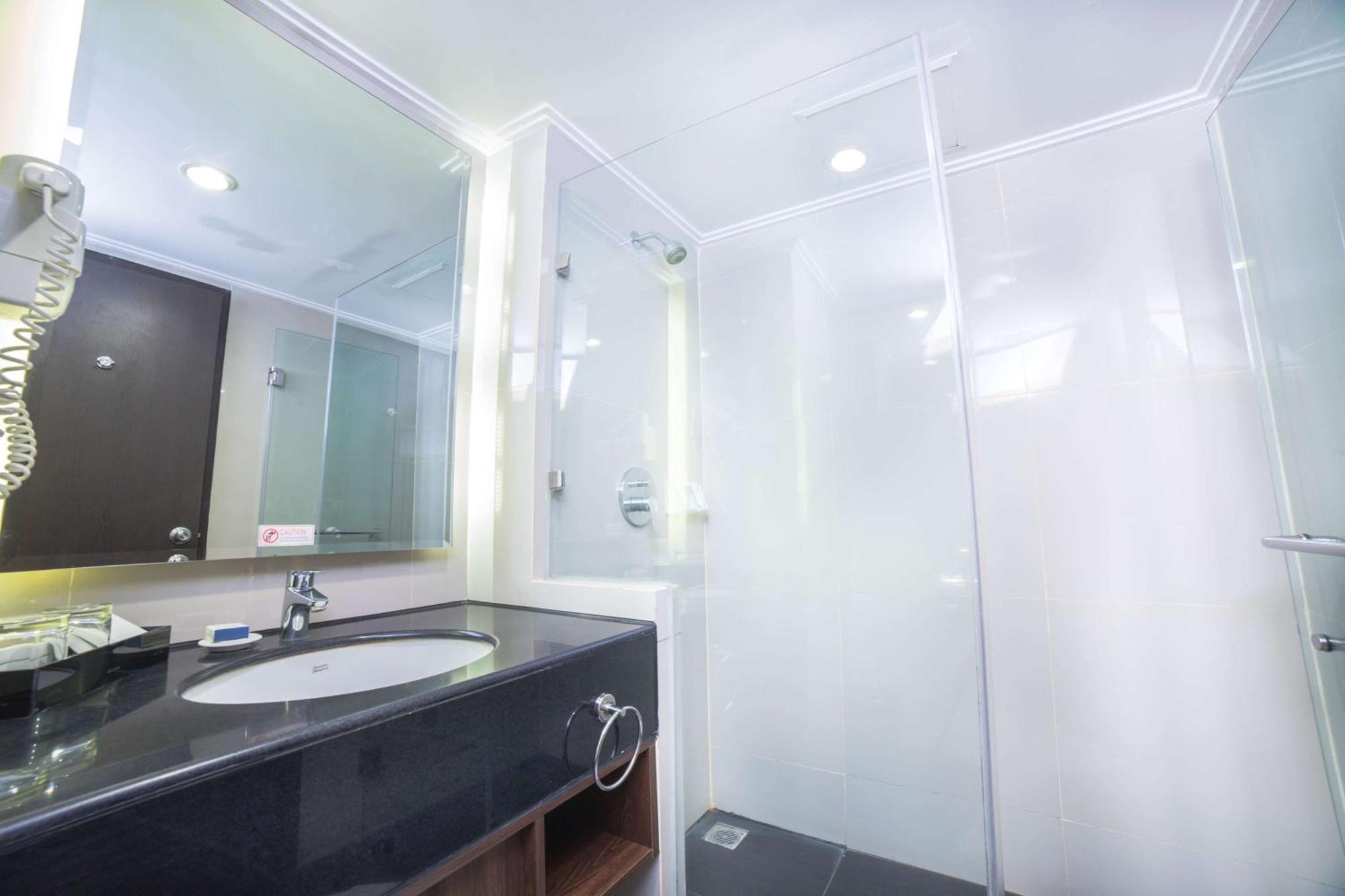 Deluxe Twin Room City View Shower Smoking,1278495133:JPEG