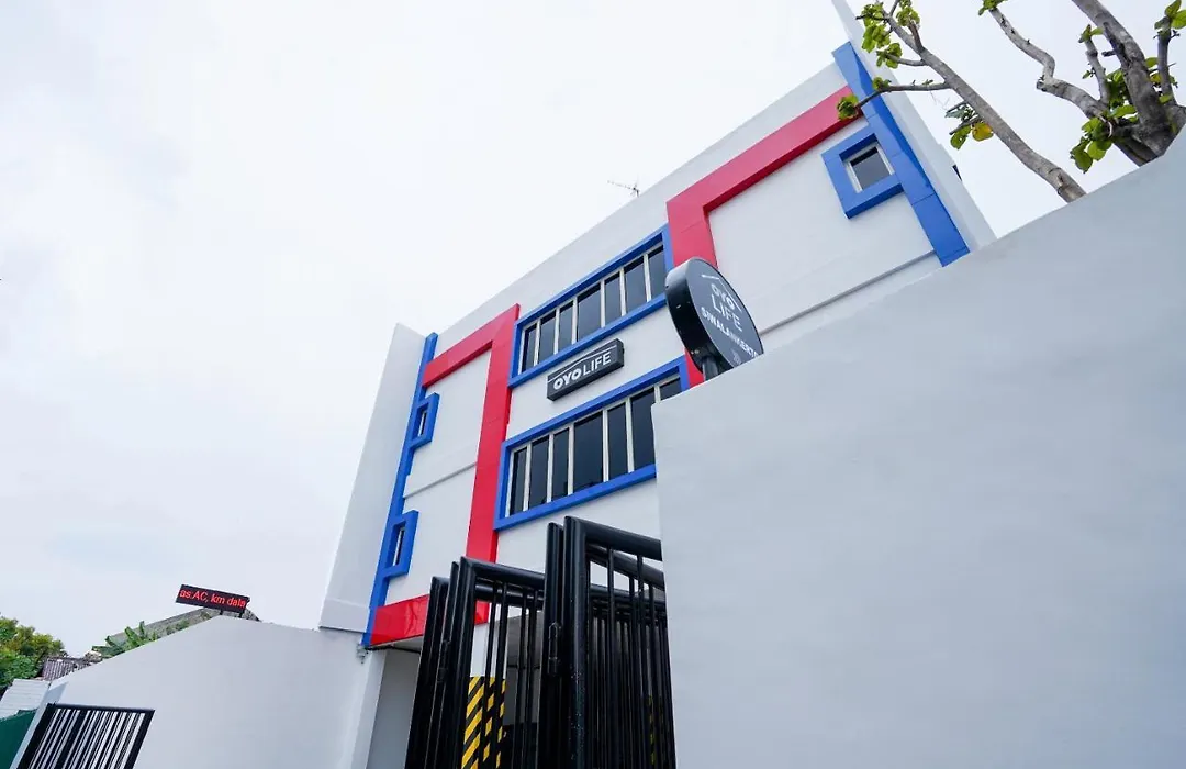OYO Life 2462 Kost Surabaya-1