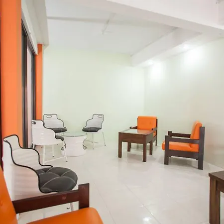 Reddoorz Near Petra University 2-3