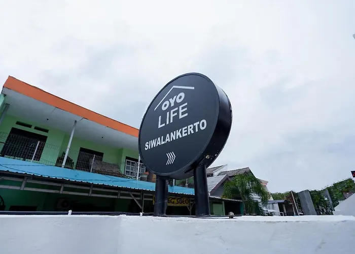 OYO Life 2462 Kost Surabaya