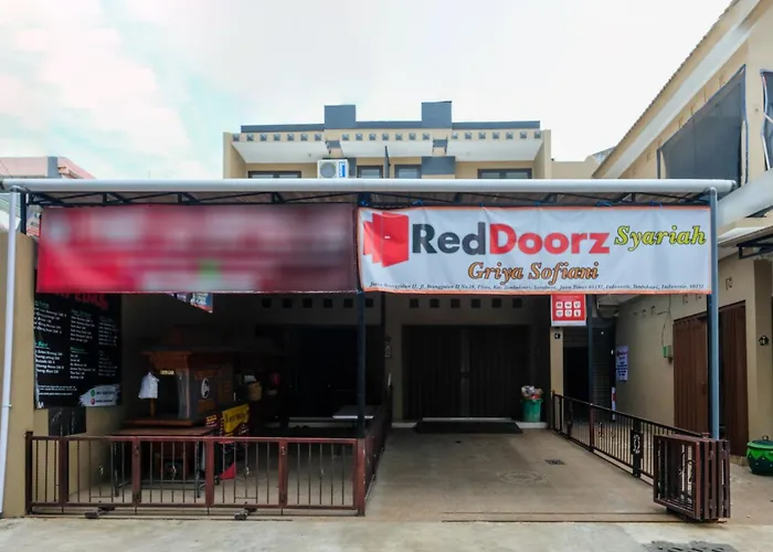 RedDoorz Syariah near Stasiun Gubeng 2