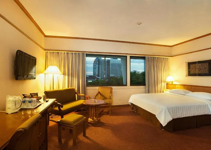 Elmi Hotel